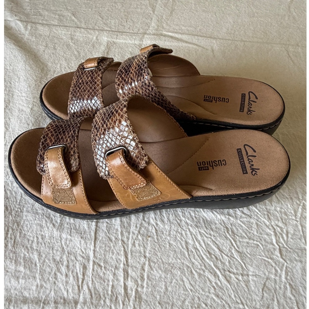 Clarks Delana Fenela Tan Leather Snakeskin Slide Wedge Sandals 8M 26125578 - Picture 9 of 10